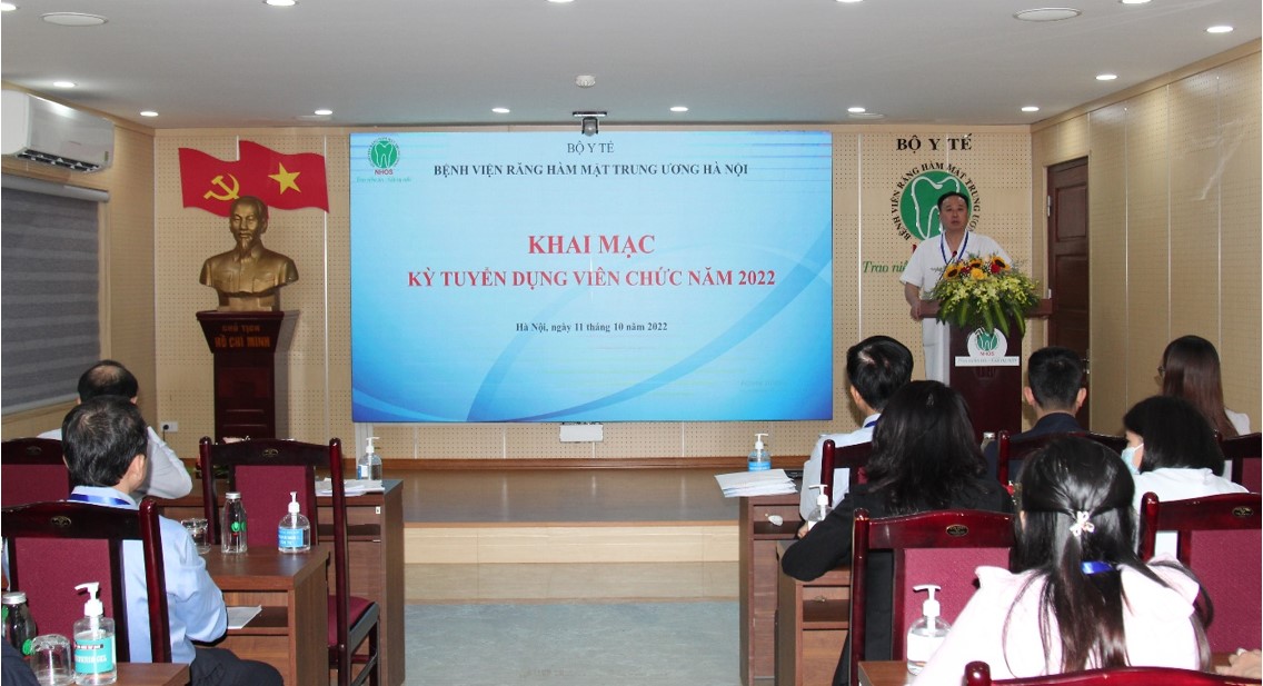 PGS.TS. Trần Cao Bính, Bí thư Đảng uỷ, Giám đốc Bệnh viện,  Chủ tịch HĐTDVC phát biểu khai mạc